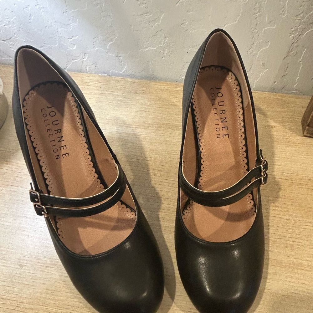 Journee Collection Women's Black Double Strap heels size 9 like new